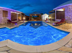 Maison accueillante avec piscine partagée à Anse-Bertrand